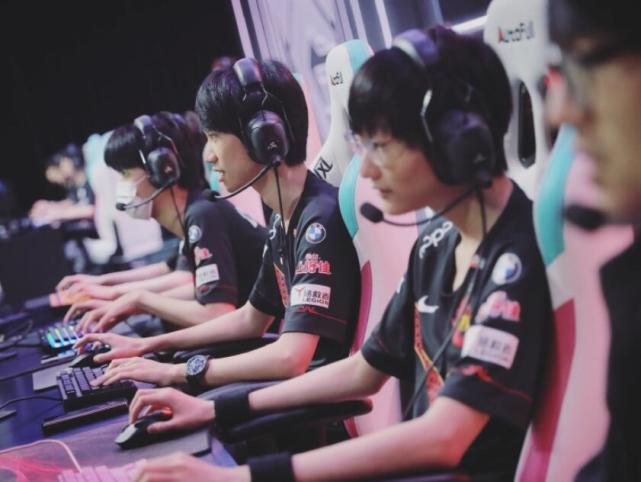 快船逐渐加 快船逐渐加